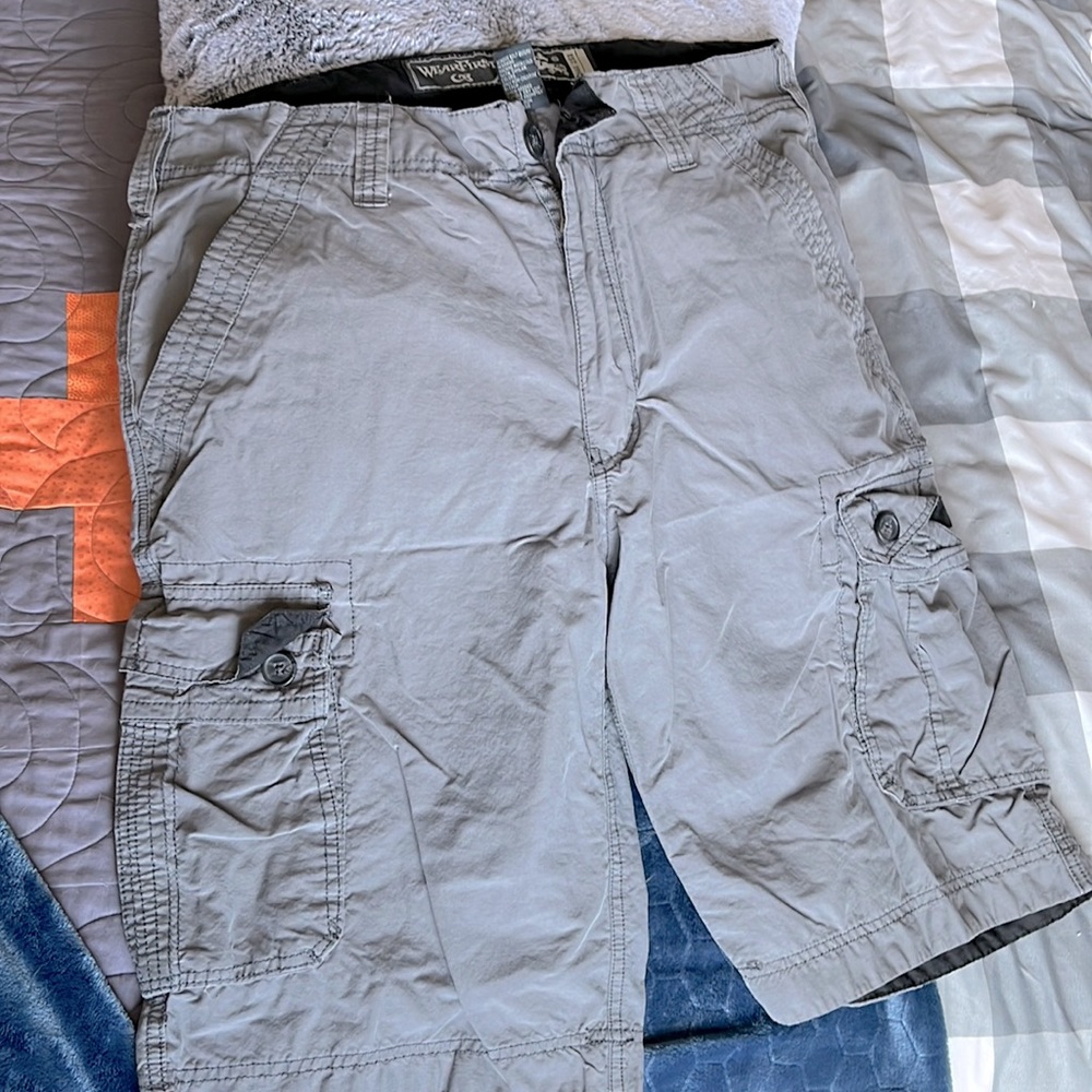 Mens grey cargo shorts. Size 34